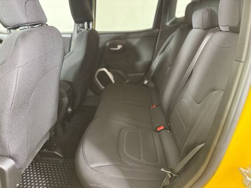 Used 2018 Jeep Renegade Latitude w/ Cold Weather Group AWD/4WD image 30