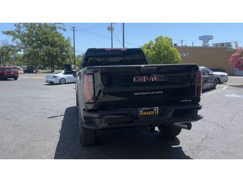 New 2026 GMC Sierra 2500 AT4 w/ AT4 Premium Plus Package AWD/4WD image 9