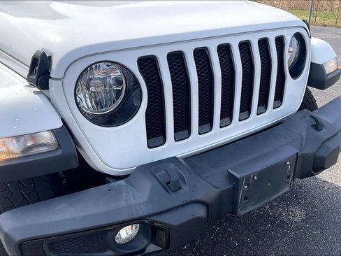 Used 2022 Jeep Wrangler Unlimited Sahara AWD/4WD image 31