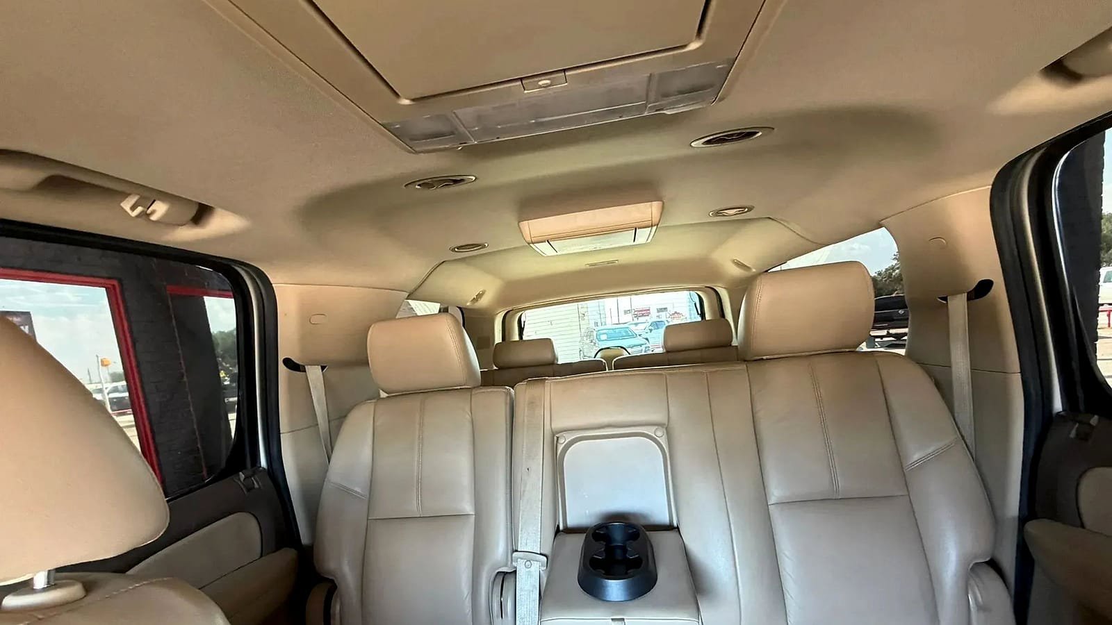 Used 2014 Chevrolet Suburban LT RWD image 30