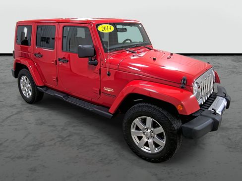 Used 2014 Jeep Wrangler Unlimited Sahara w/ Max Tow Package image 5