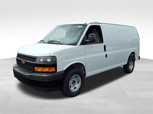 New 2026 Chevrolet Express 2500 w/ Driver Convenience Package RWD image 4