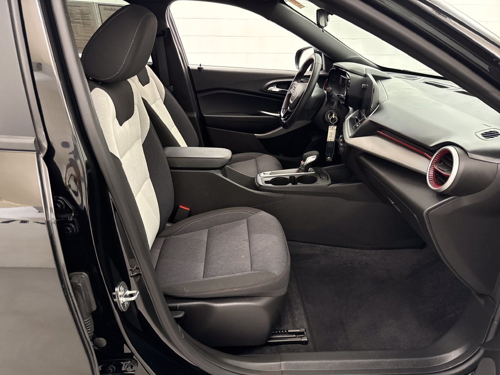 Used 2024 Chevrolet Trax RS w/ Driver Confidence Package FWD image 24