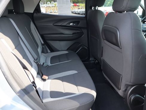 Used 2025 Chevrolet TrailBlazer LT w/ LT Cold Weather Package FWD image 25