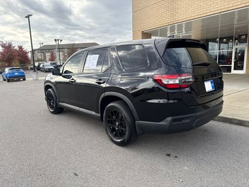 Used 2023 Honda Pilot LX image 2
