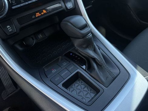 Used 2025 Toyota RAV4 XLE FWD image 20