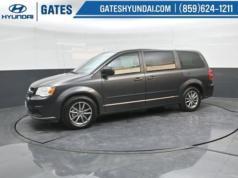 Used 2016 Dodge Grand Caravan SE image 7