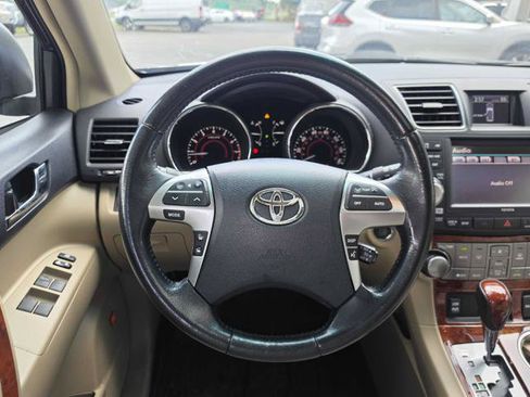Used 2011 Toyota Highlander Limited w/ Tow Pkg AWD/4WD image 19