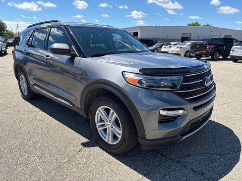 Certified 2024 Ford Explorer XLT w/ Equipment Group 202A AWD/4WD image 9