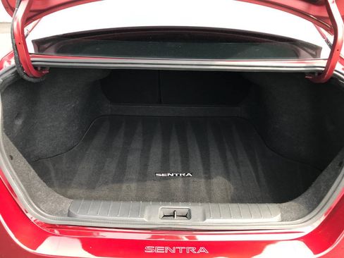 Used 2020 Nissan Sentra SR w/ Electronics Package FWD image 12