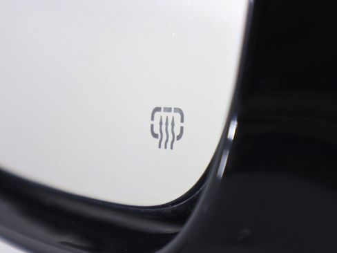 Used 2024 Chrysler Pacifica Touring-L FWD image 28