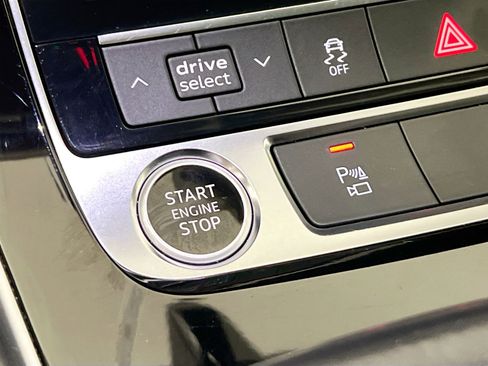 Used 2021 Audi Q7 3.0T Premium Plus image 24