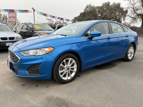 Used 2019 Ford Fusion SE image 1