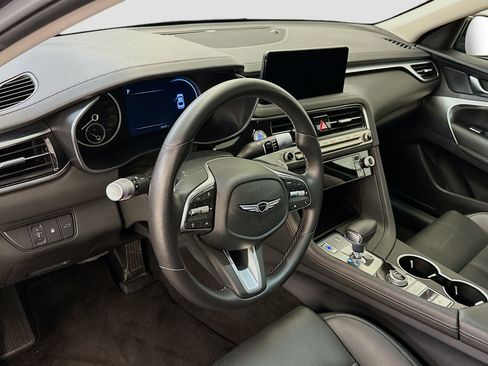 Used 2025 Genesis G70 2.5T image 18