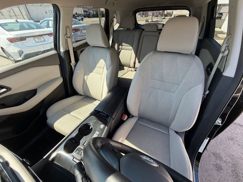 Used 2025 Nissan Rogue SV image 38