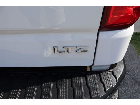 Used 2022 Chevrolet Silverado 1500 LTZ w/ LTZ Premium Package AWD/4WD image 5
