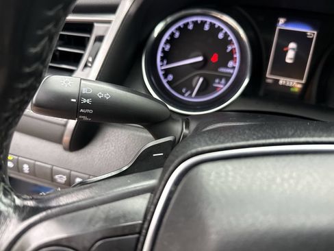 Used 2019 Toyota Camry SE w/ Audio Package FWD image 18
