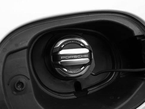 Certified 2026 Porsche Macan image 17