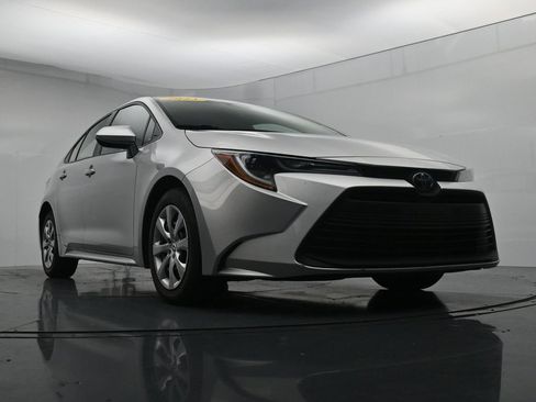 Used 2023 Toyota Corolla LE FWD image 32