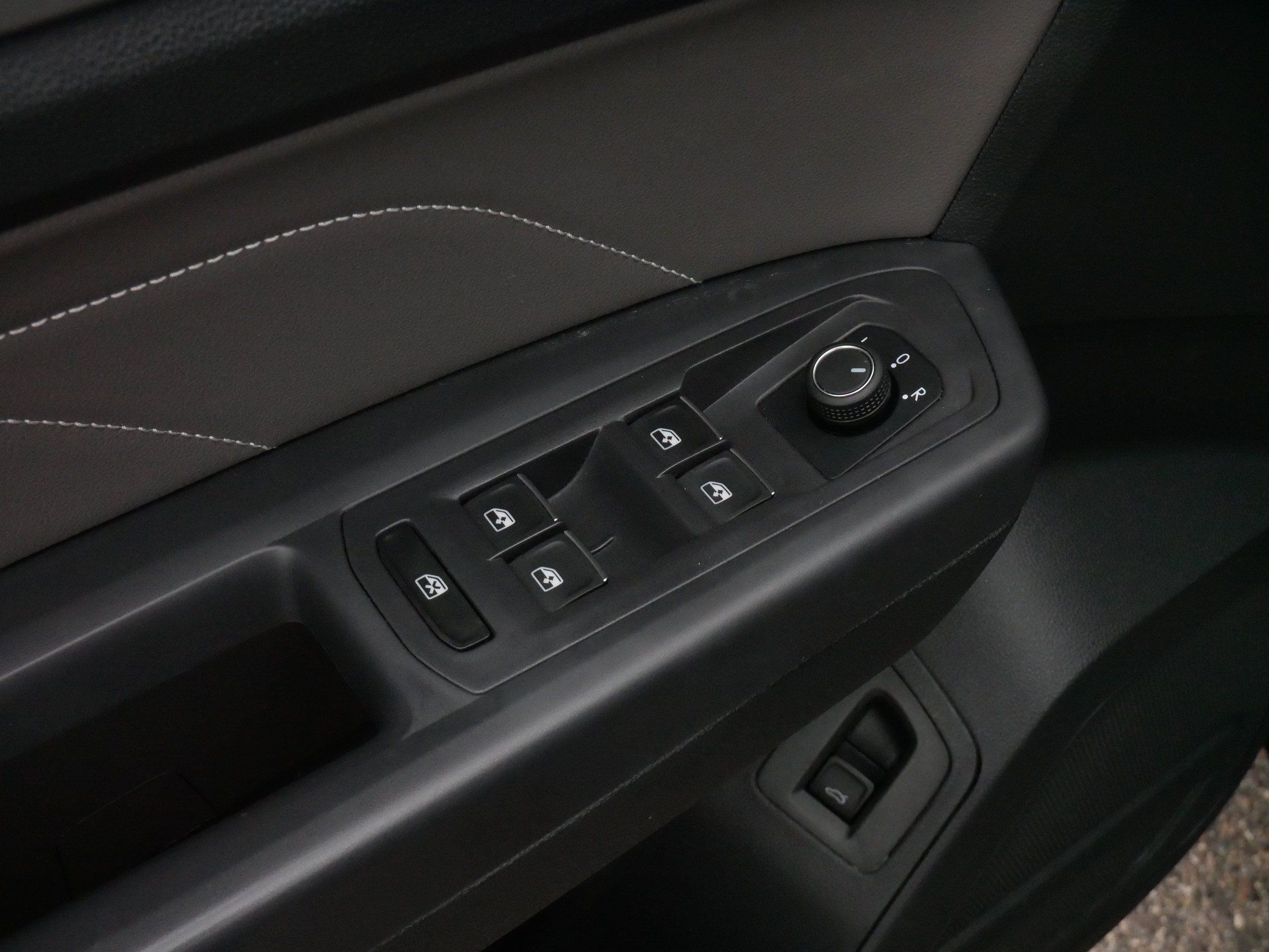 Certified 2021 Volkswagen Atlas Cross Sport SE AWD/4WD image 19