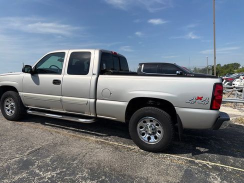 Used 2005 Chevrolet Silverado 1500 LS w/ Light Duty Power Package AWD/4WD image 3