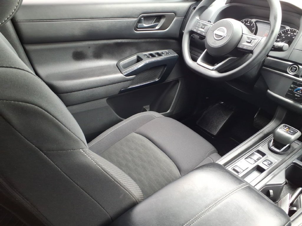 Used 2024 Nissan Pathfinder S FWD image 9