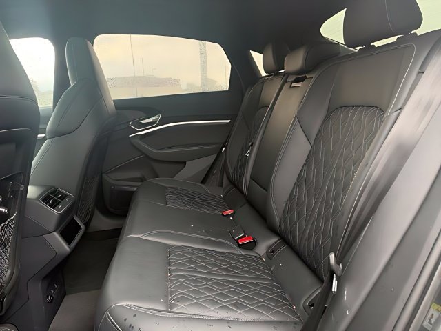 Used 2024 Audi SQ8 e-tron Premium Plus w/ Black Optic Package AWD/4WD image 12