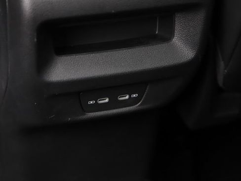 Used 2025 Volkswagen Tiguan SE w/ Panoramic Sunroof Package AWD/4WD image 18