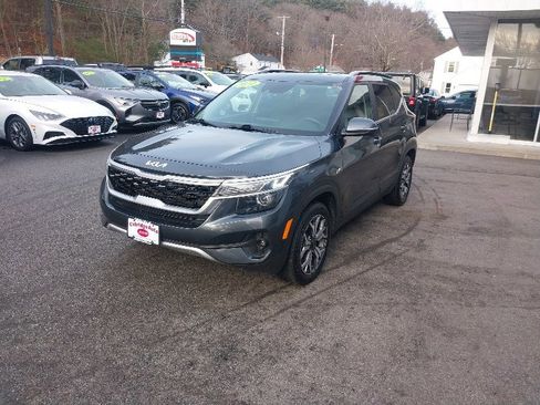 Used 2022 Kia Seltos EX image 4