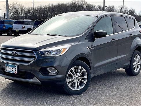 Used 2019 Ford Escape SE image 2