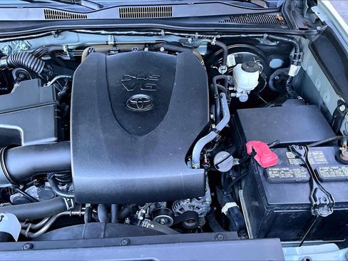 Used 2022 Toyota Tacoma TRD Off-Road image 32