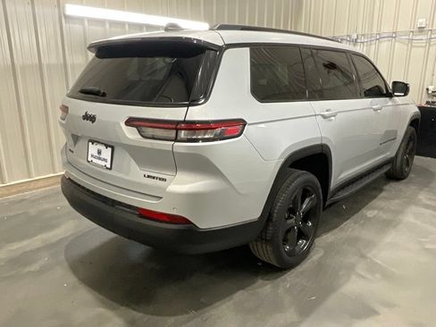Used 2023 Jeep Grand Cherokee L Limited w/ Black Appearance Package AWD/4WD image 25