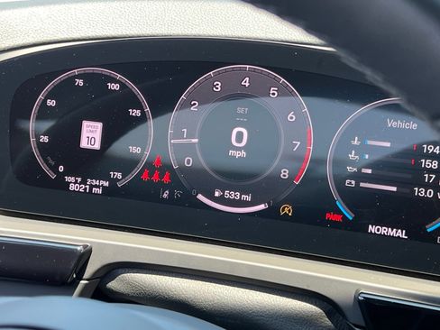 Certified 2025 Porsche Cayenne AWD/4WD image 27