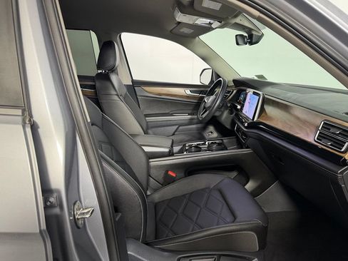 Used 2024 Volkswagen Atlas SE AWD/4WD image 31