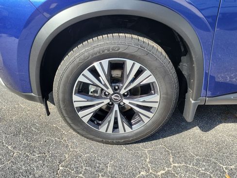 Certified 2023 Nissan Rogue SV FWD image 4