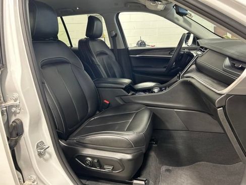 Used 2023 Jeep Grand Cherokee Limited AWD/4WD image 12