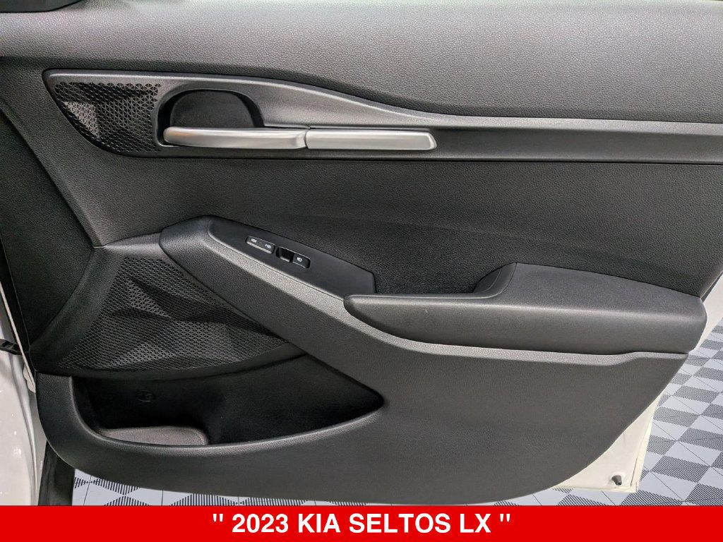 Used 2023 Kia Seltos LX AWD/4WD image 31