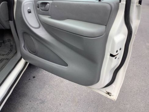 Used 2006 Chrysler Town & Country LX w/ Popular Equipment Group II FWD image 26