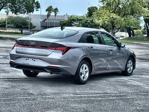 Used 2023 Hyundai Elantra SE FWD image 8