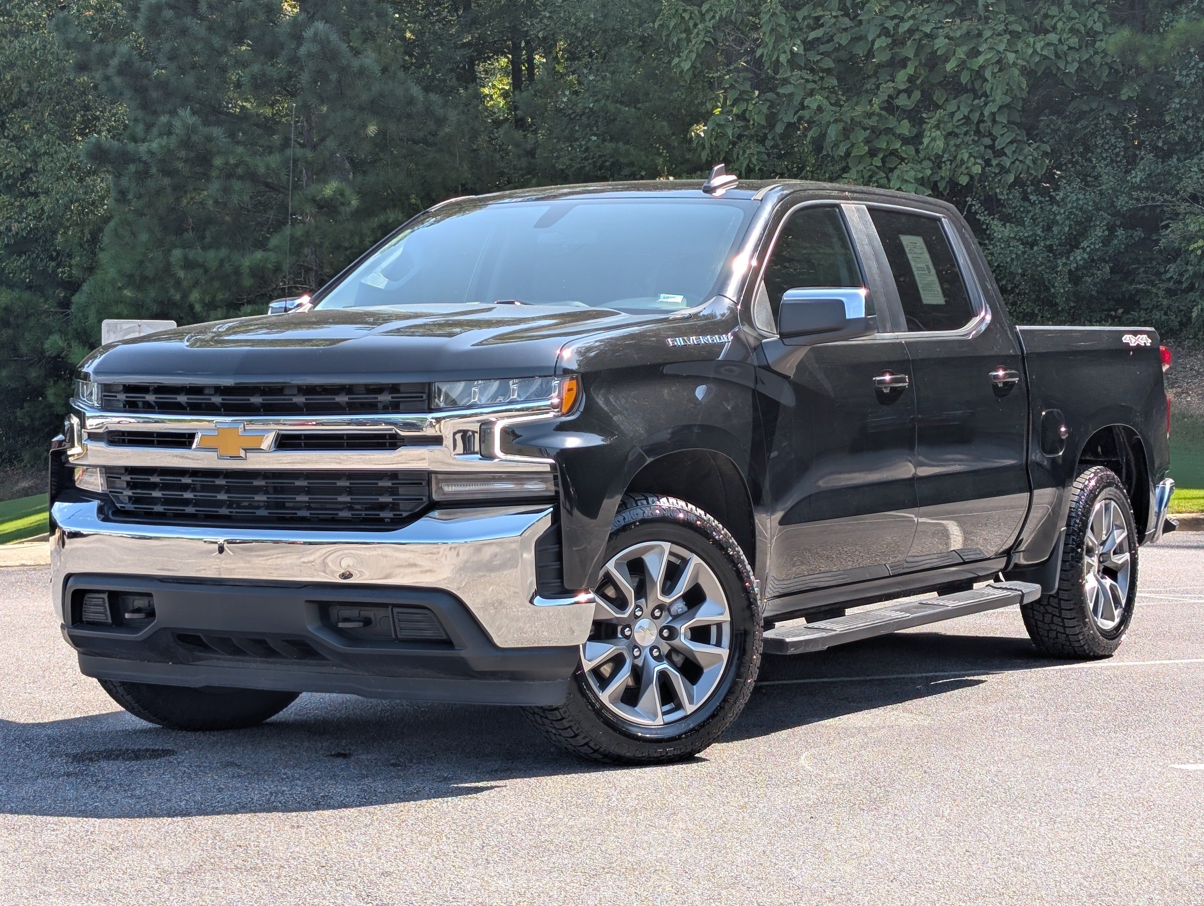 Used 2022 Chevrolet Silverado 1500 LT AWD/4WD image 4