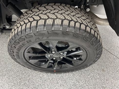 Used 2025 Jeep Gladiator Nighthawk image 8