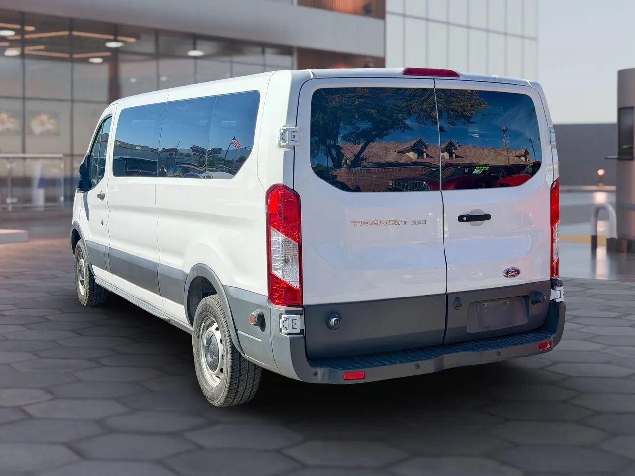 Used 2018 Ford Transit 350 XL RWD image 3
