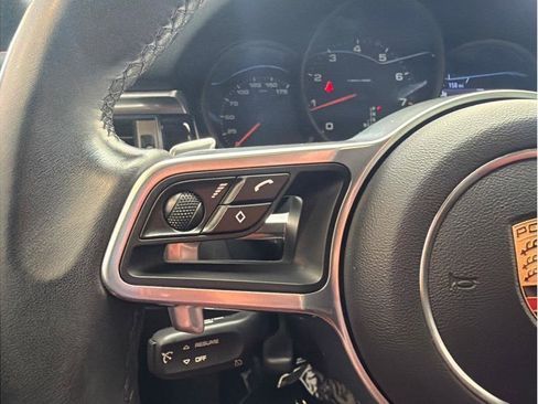 Used 2019 Porsche Macan AWD/4WD image 18