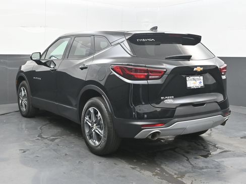Used 2025 Chevrolet Blazer LT FWD image 8