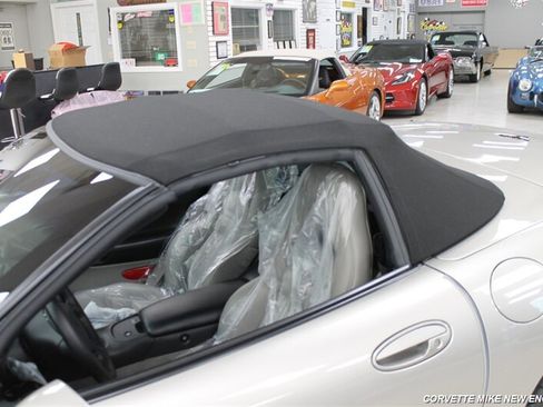 Used 2000 Chevrolet Corvette Convertible w/ Performance Handling Pkg RWD image 14