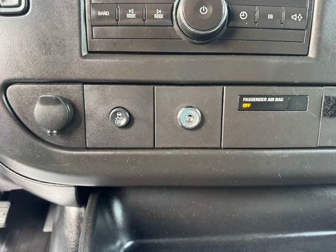Used 2014 Chevrolet Express 1500 RWD image 16