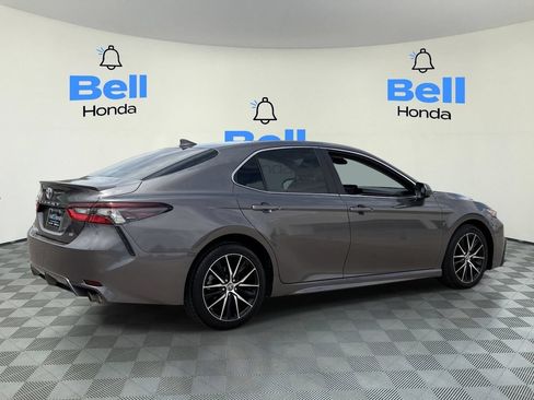 Used 2021 Toyota Camry SE FWD image 4