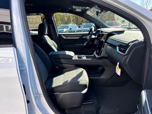 New 2026 GMC Acadia Elevation image 44