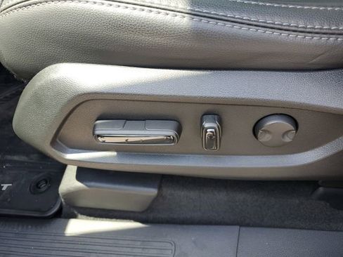 Used 2025 Honda Pilot Touring image 25
