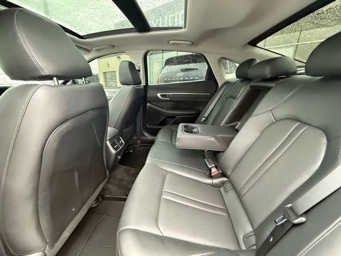 Used 2022 Hyundai Sonata Limited w/ Winter Weather Package image 13